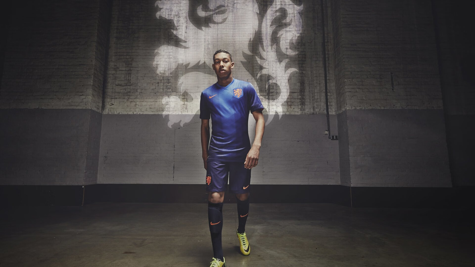 米尔沃尔反击凶猛,狮子军团全力保级,米尔沃尔队歌