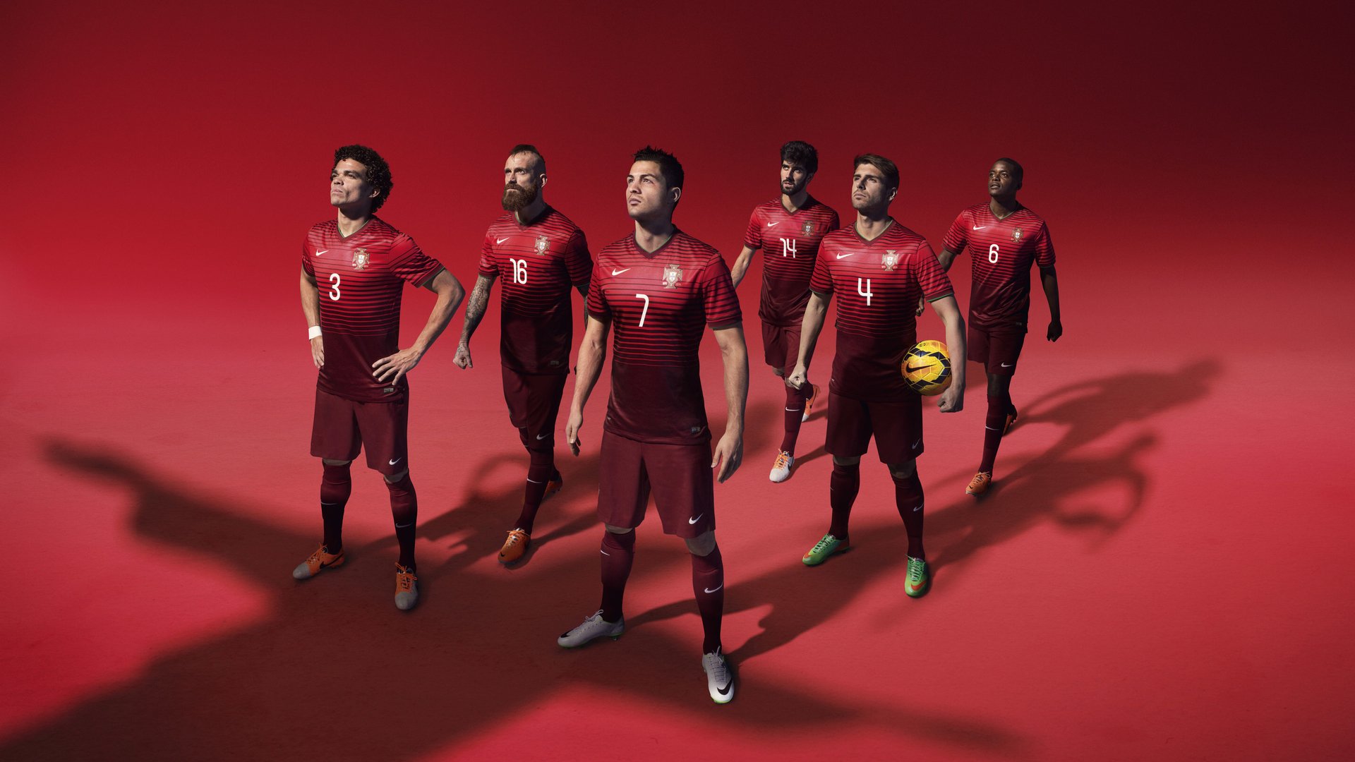 九游下载中心-未来“足球帝国”新星在欧冠绽放光彩，足球未来10大新星